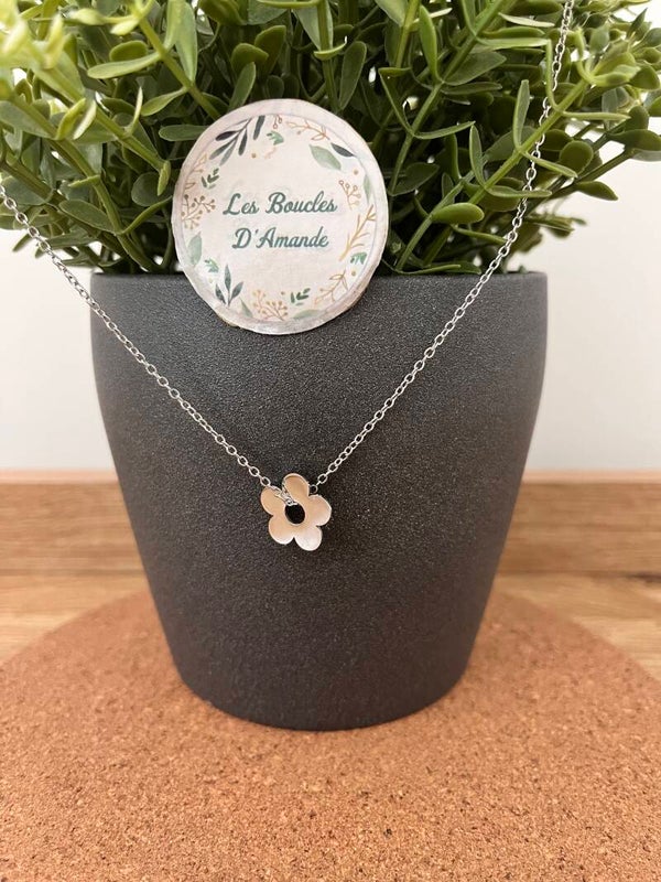 Collier argenté fleur