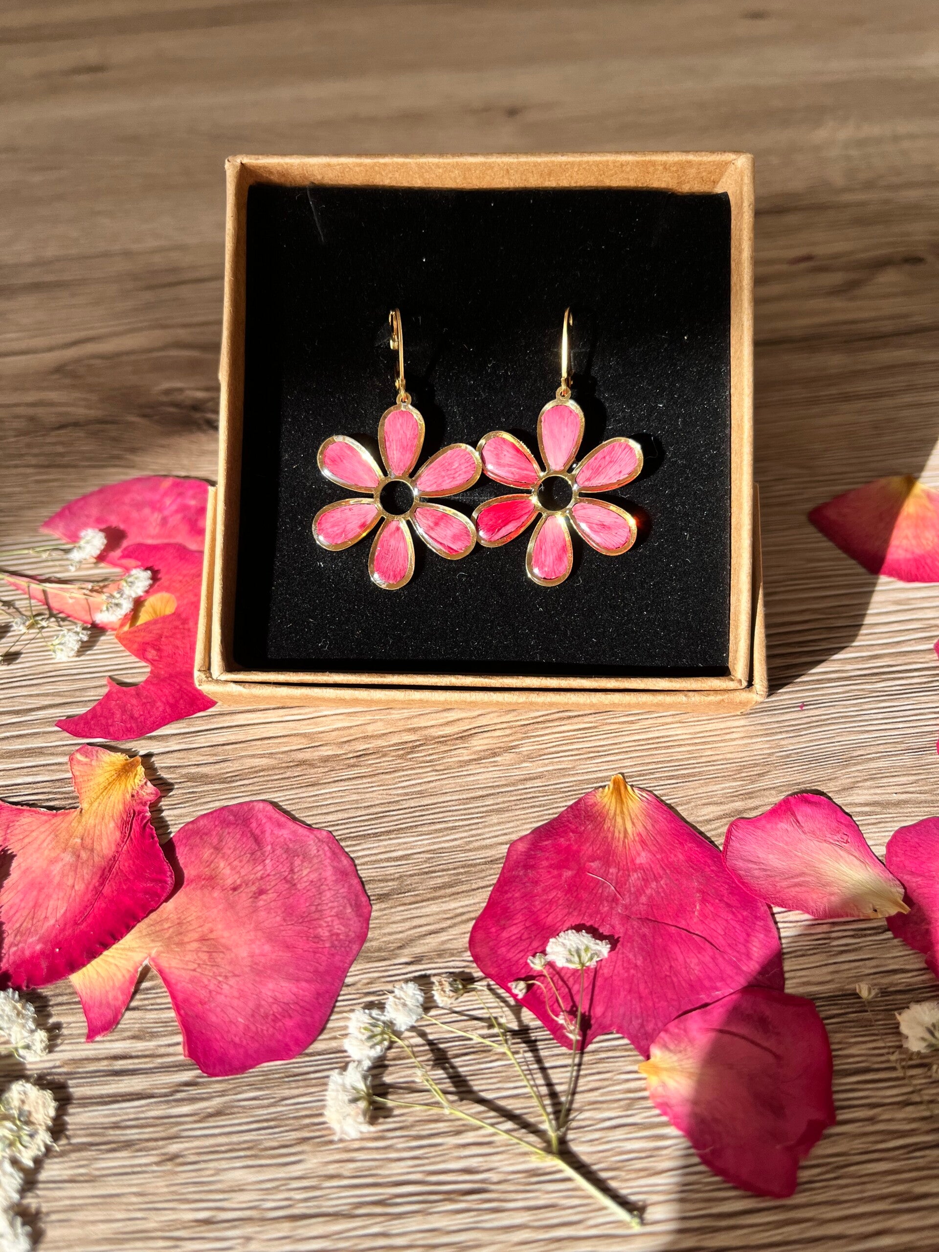 Boucles fleurs pétale d’œillet rouge doré