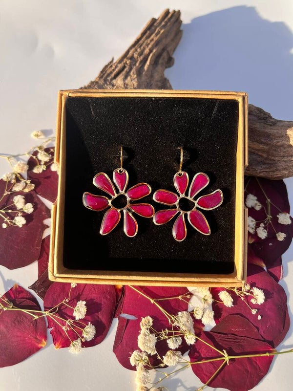 Boucles florales pétale de rose rouge doré