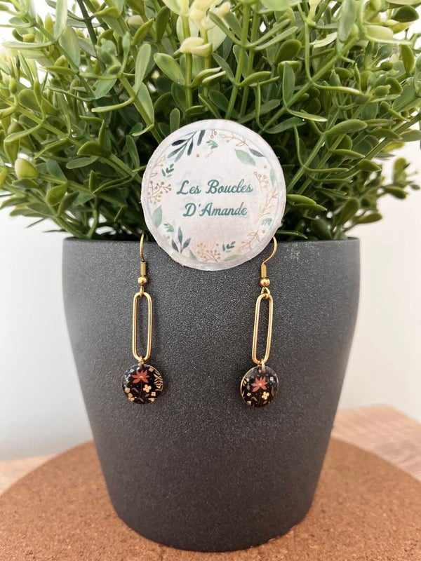 Boucles noires fleurs rouges doré