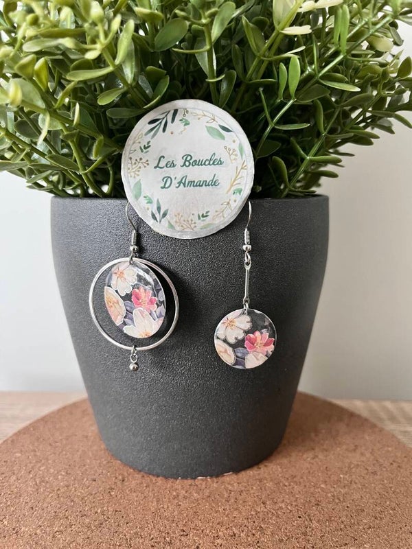 Asymétrique argenté fleurie