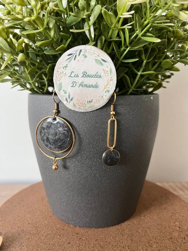 Asymétrique noires dorées