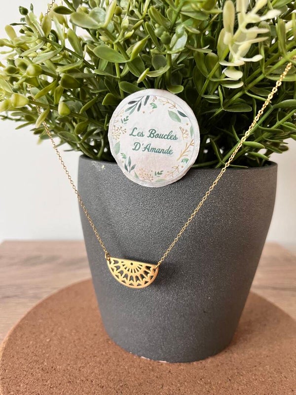 Collier demi rond doré