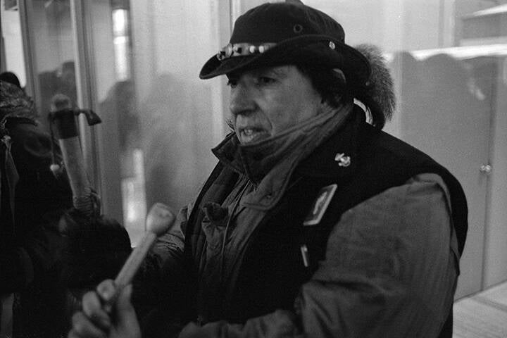 NATIVES EN 1993 LES PREMIERES NATIONS EXIGEAIENT LA GESTION DES TERRES ET RESSOURCES, LE RESPECT DES TRAITÉS ET UNE RECONNAISSANCE COMME NATIONS.