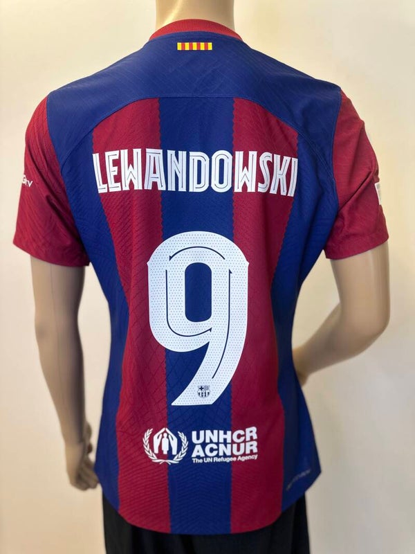 Shirt match issue lewandowski home 2023/2024 UCL