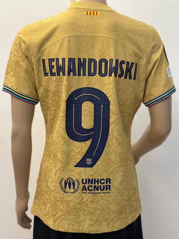 Shirt match issue lewandowski 2022/2023 Europa league
