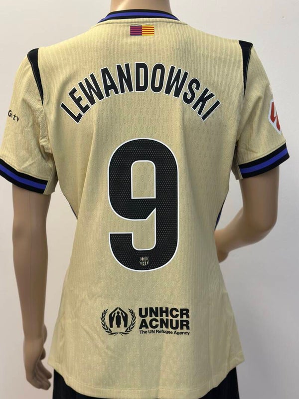 Shirt match issue lewandowski 2025/2026 Laliga