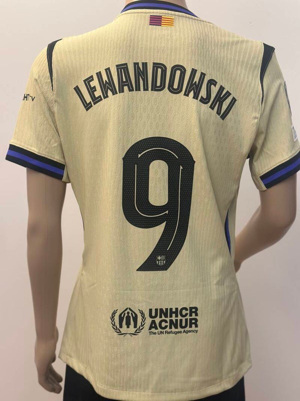 Shirt match issue lewandowski 2025/2026 UCL