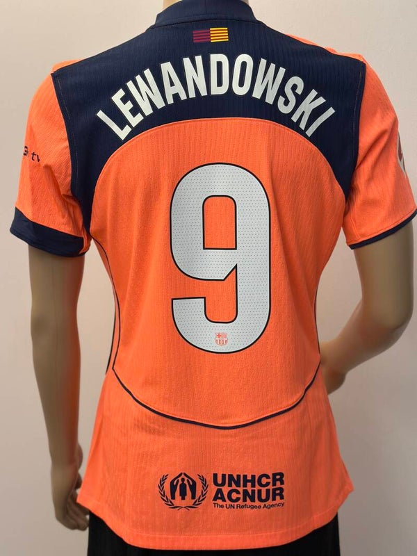 Shirt match issue lewandowski 2025/26laliga