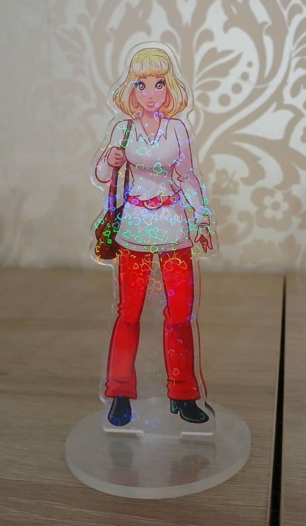 Team Lou Acryl Standee Olivia – Met Holografisch Hartjes Effect (Holo Heart Shape)