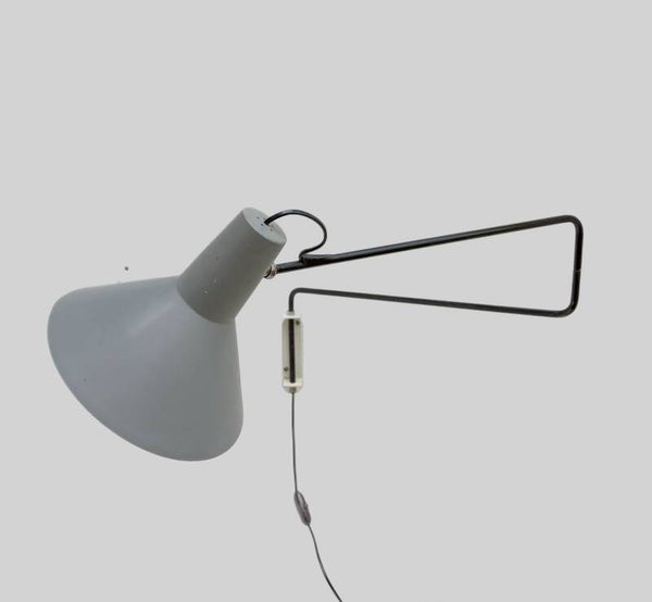 Anvia Paperclip wall lamp with black frame