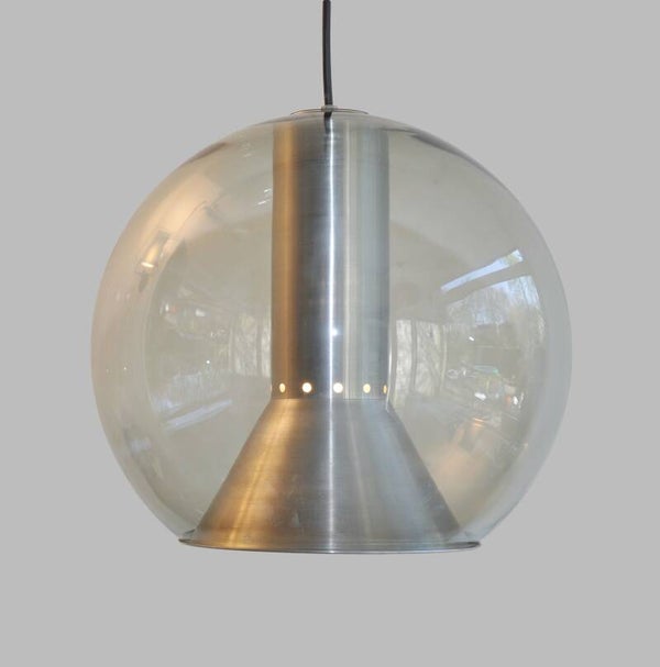 big Raak Globe hanging light by Frank Ligtelijn