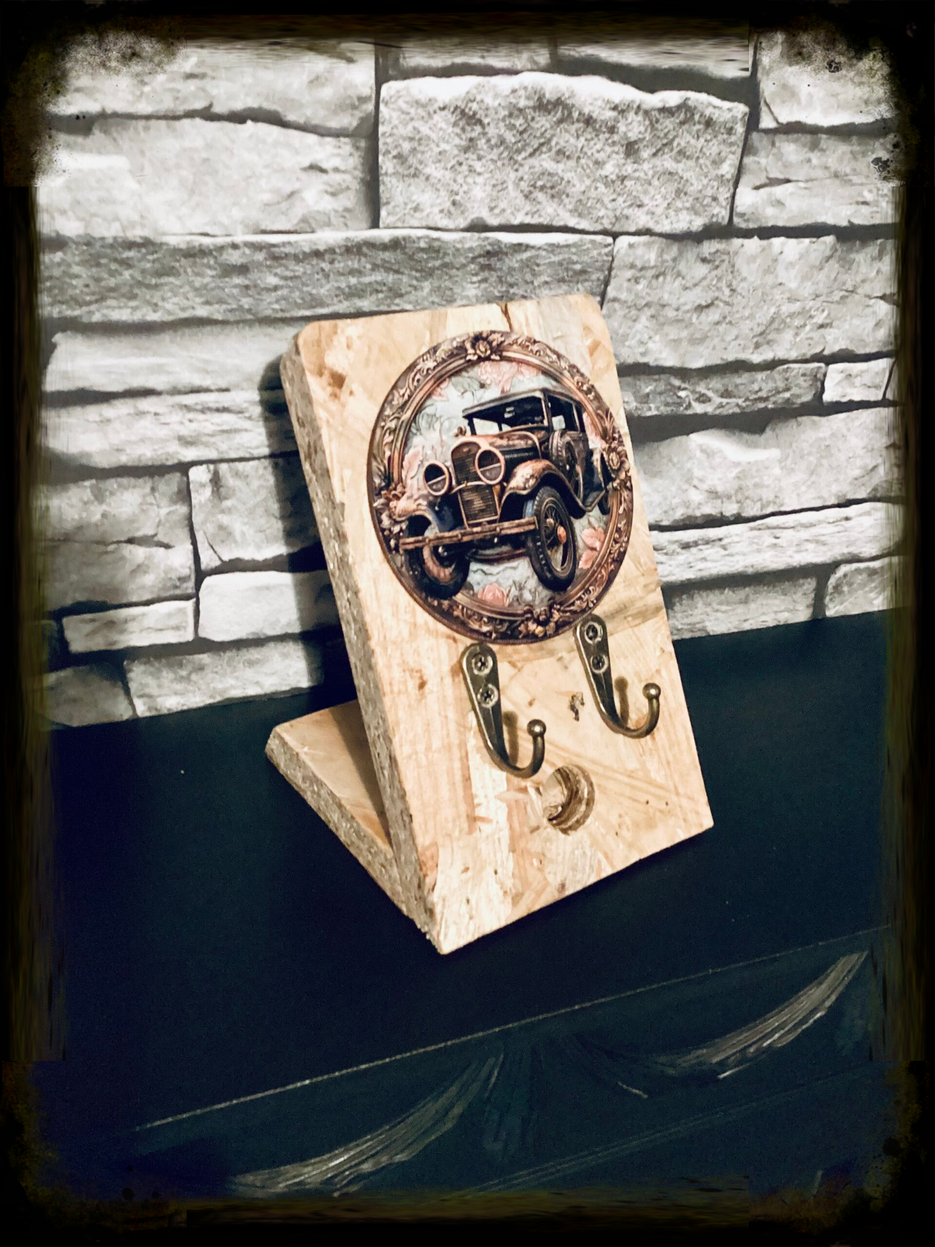 Simply rustic mobile phone station