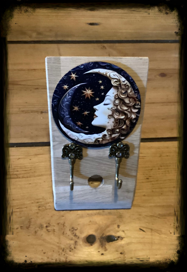 Reclaimed wood rustic mobile phone station