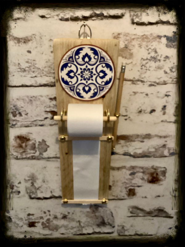 Wall mounted note pad