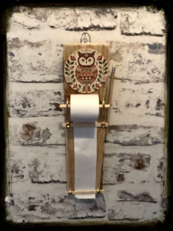 Wall mounted note pad