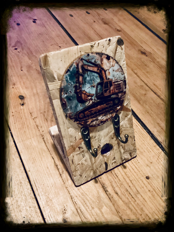 Simply rustic mobile phone station