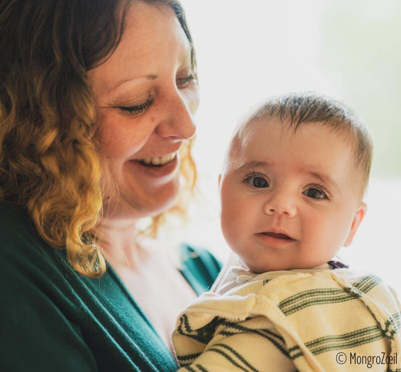 Portrait d'une maman et son bébé