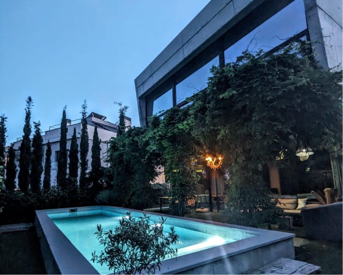 chalet independiente de diseño estilo minimalista con piscina privada