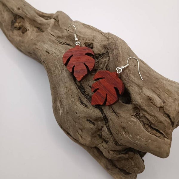 Boucles d'oreilles motif feuilles padouk