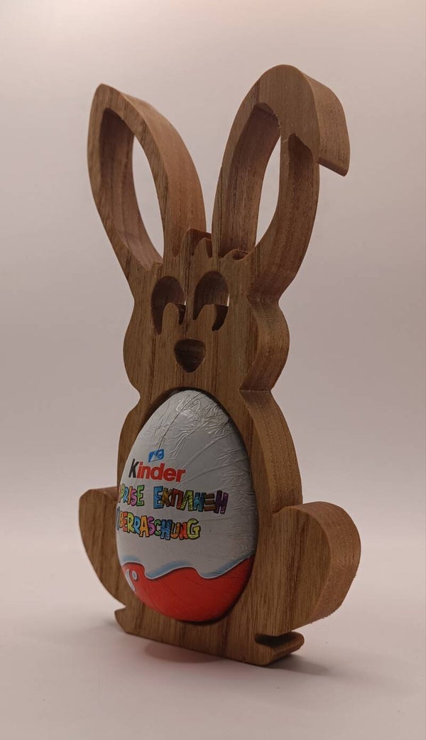 Lapin porte œuf debout