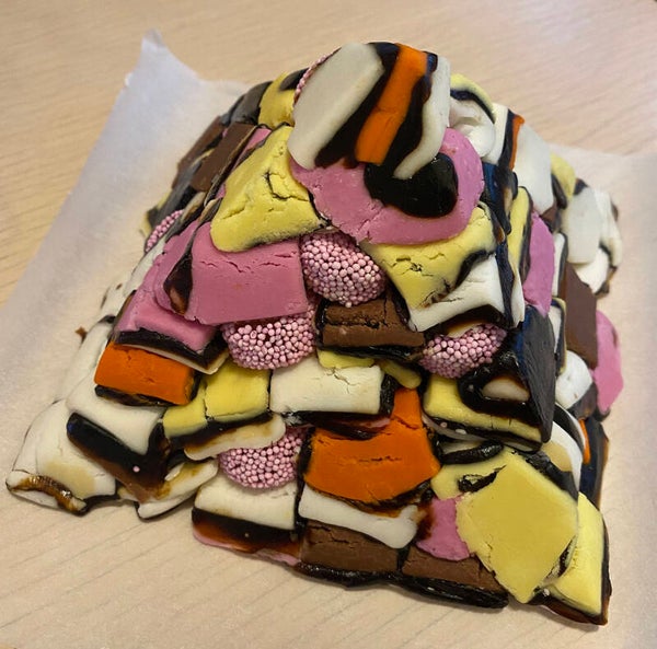 Toos van der Test - Piramide van engels drop