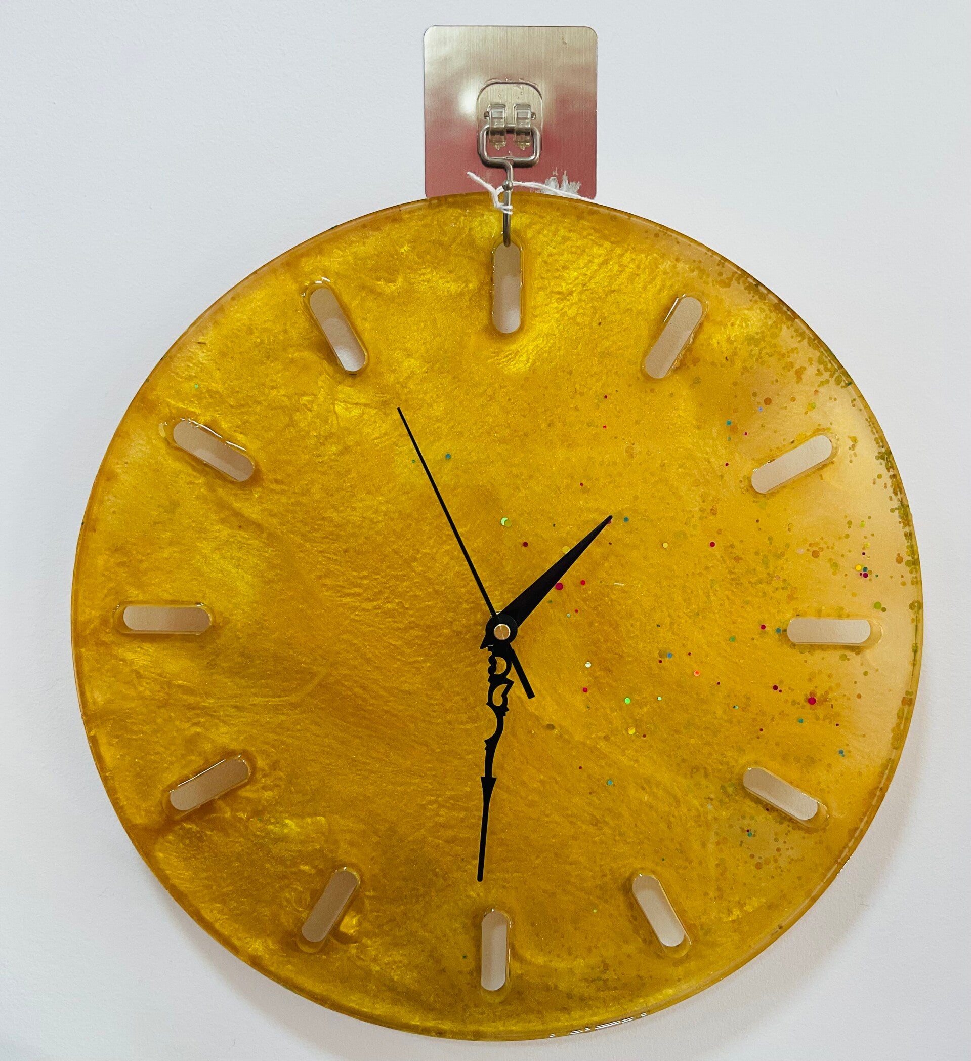 Horloge en résine