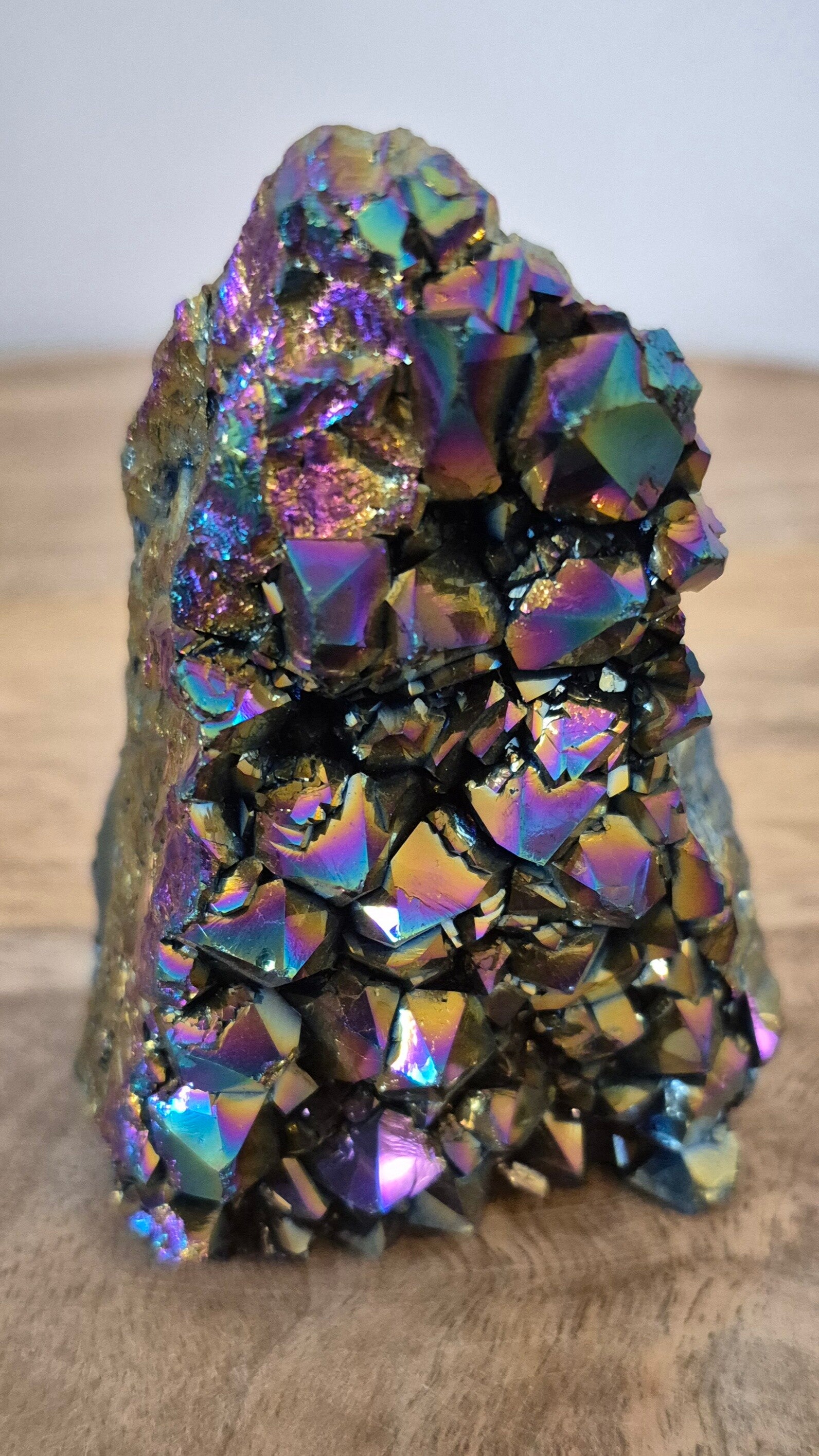 Regenboog Titanuim Kwarts Op Standvlak 10