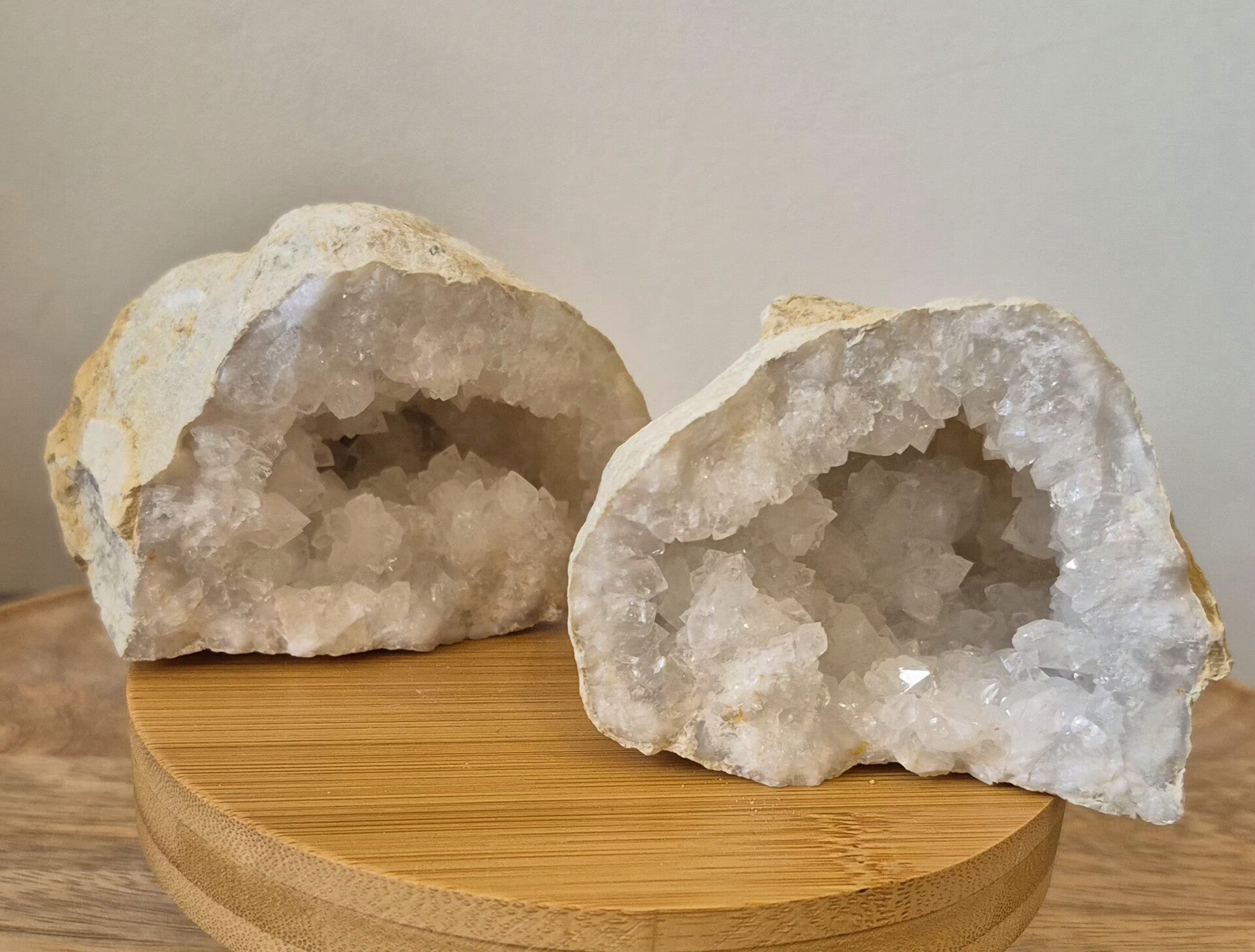 Bergkristal Geode ( Per twee)