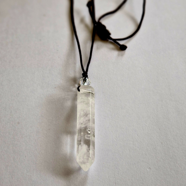 Bergkristal Punt Hanger met Bruine Koord