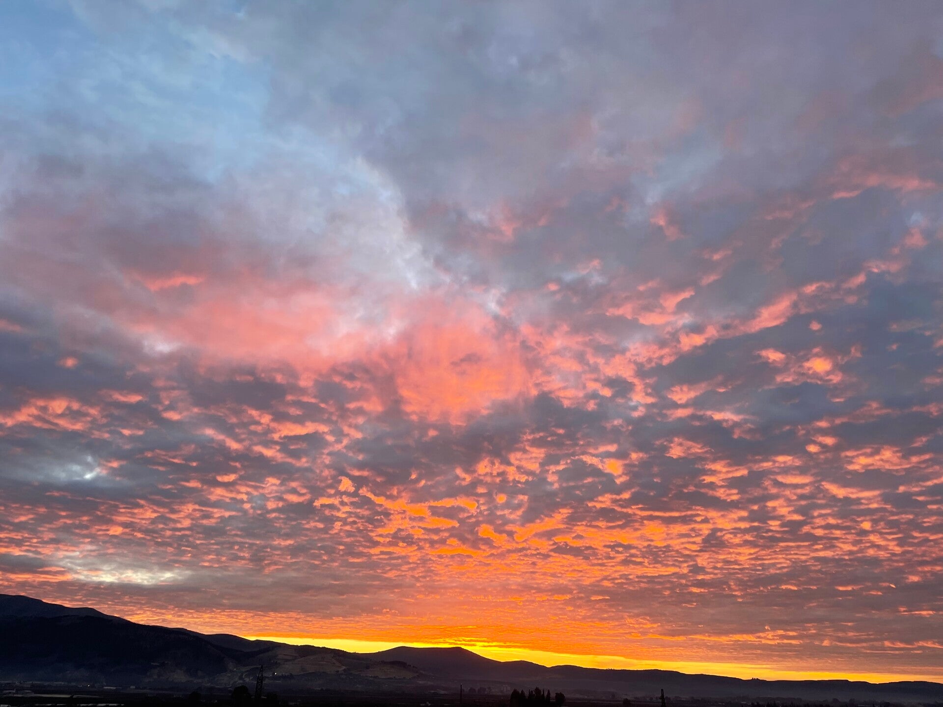 prachtige avondlucht bij zonsondergang