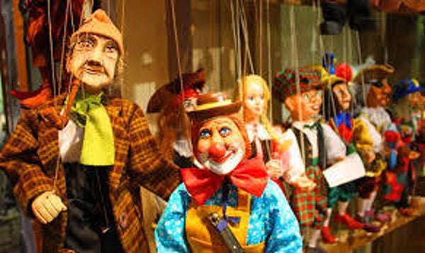 Marche funèbre d'une marionnette for 4 Celli