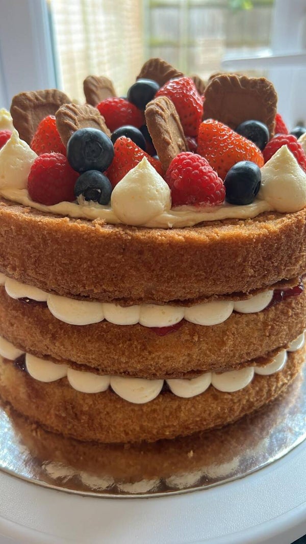 British Victoria Sponge Cake(3 Layers)-Medium