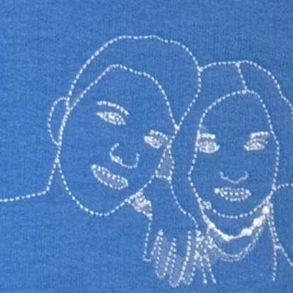 Fotolijntekening op een sweater geborduurd door Sandra Creaties