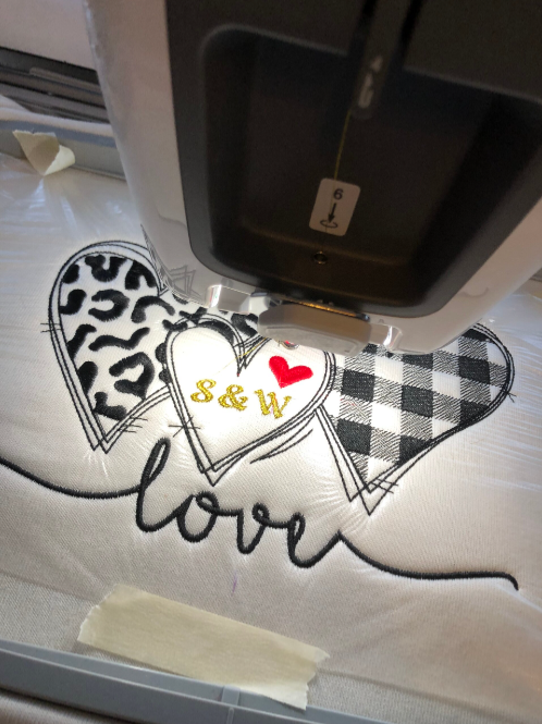 Gepersonaliseerde truien | Geborduurde afbeelding van harjtes en initialen Sandra Creaties