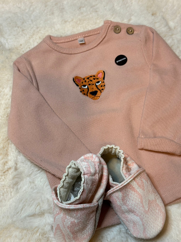 Set 14 | Babyslofje slangensprint & shirt panter