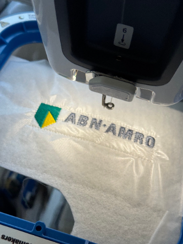Logo geborduurd van ABN -AMRO Sandra Creaties