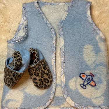 Set 9 | Vintage baby giletje & babyslofjes panter