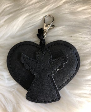 Een herinneringshart met een engel, gemaakt van een jas, Sandra Creaties