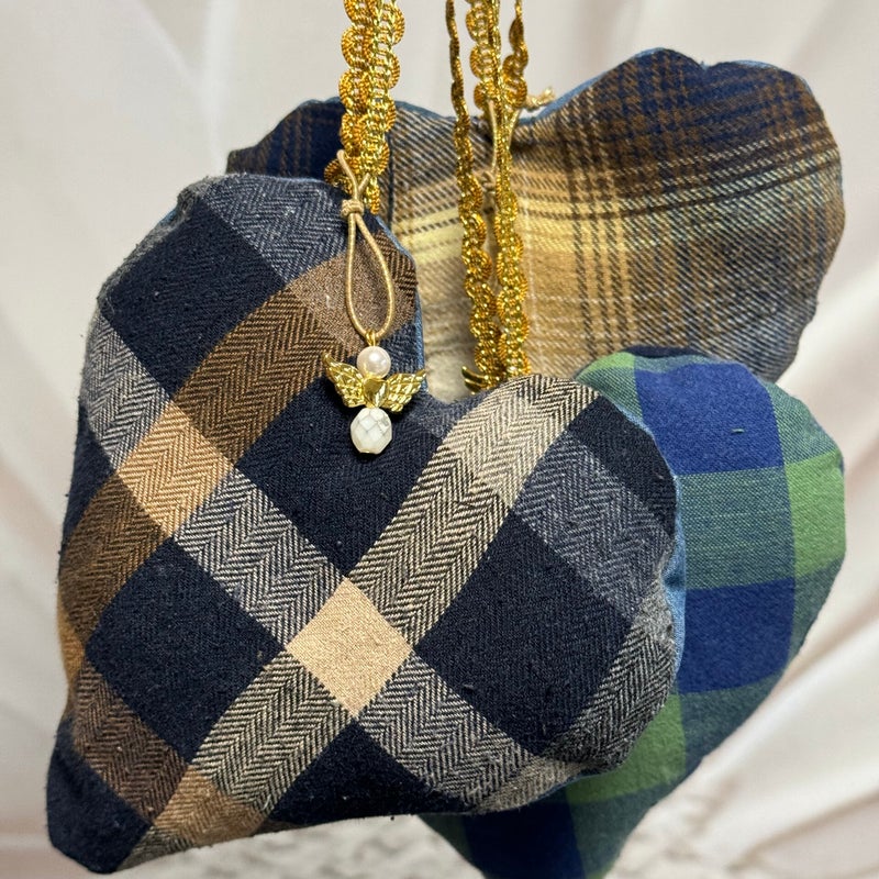 Hartjes gemaakt van dierbare kleding.jpg