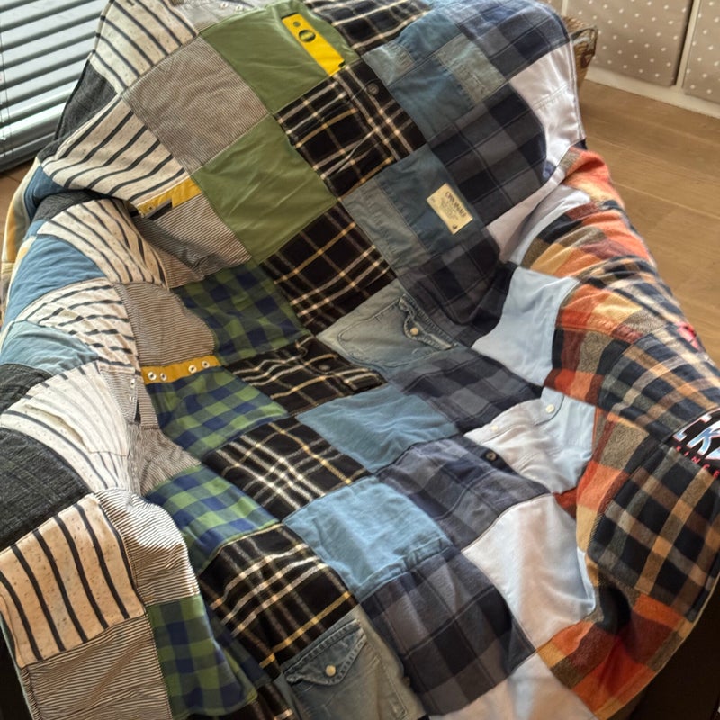 Herinneringsdeken  ligt op de stoel.jpg