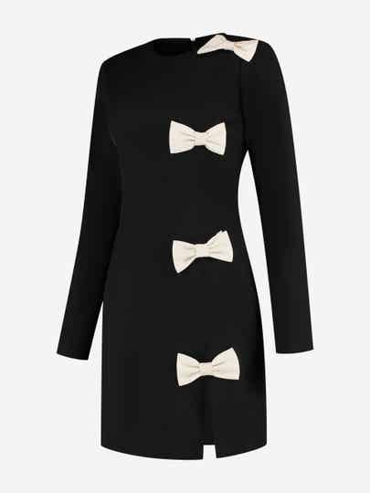 NIKKIE X Anna Nooshin Aansluitende jurk met strikjes en een split Haisyn Dress