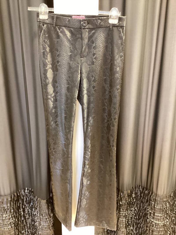 Tessa Koops broek flair Evana B snake vegan leather