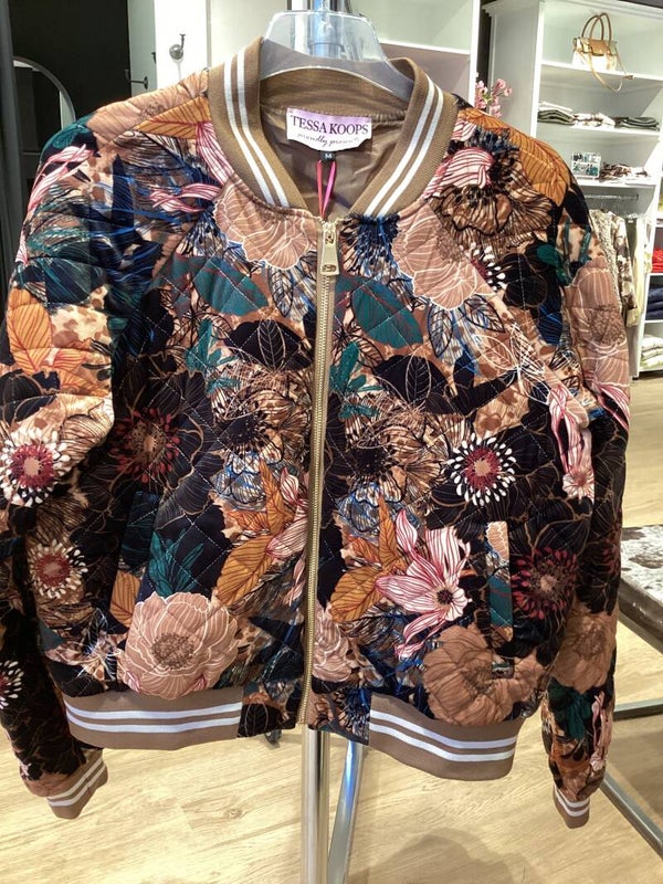 Tessa Koops bomber Bumi 2 print