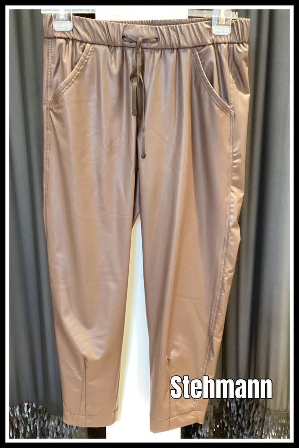 Stehmann broek Rhonda coffee bean vegan leather