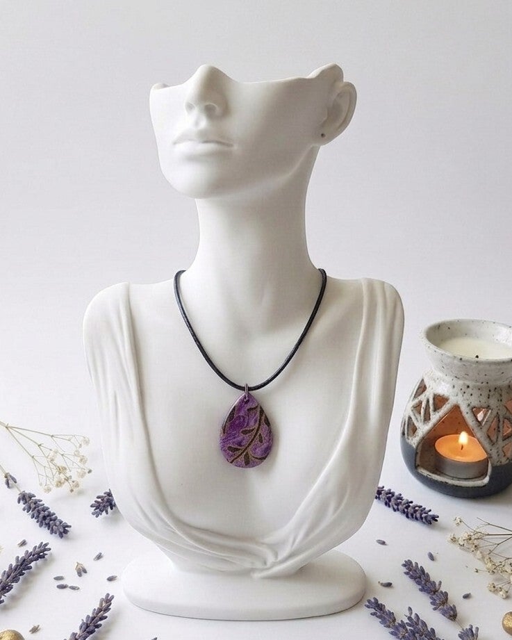 Collar TIRTA (Agua sagrada) Violeta