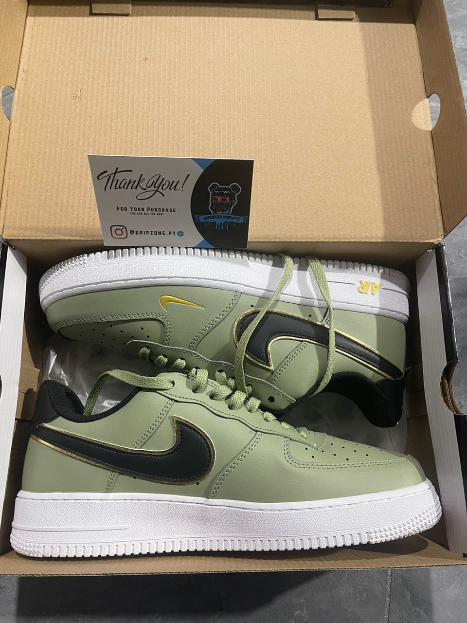 nike air force 1 07 lv8 black gold