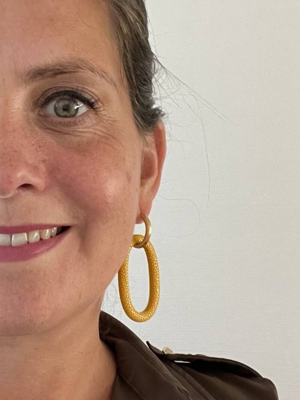 JUNI Snake creool oorbellen - Geel