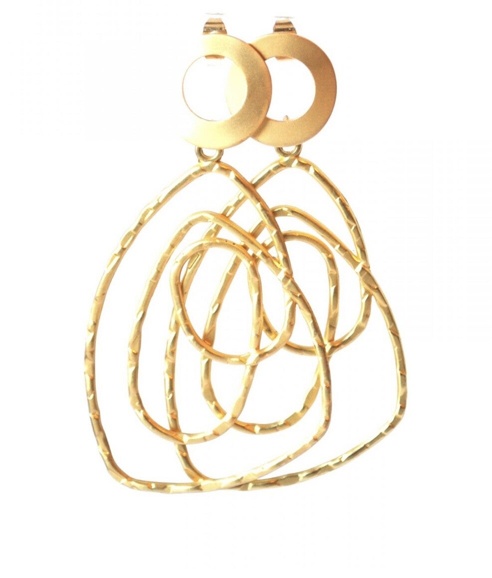 JUNI by Ellen mat gouden statement oorbellen