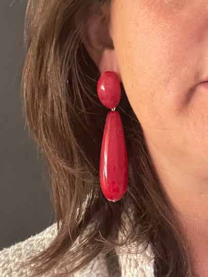 JUNI rood drop oorbellen
